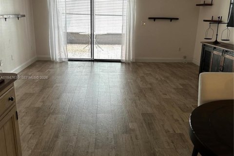 Townhouse in Doral, Florida 2 bedrooms, 129.32 sq.m. № 2003755 - photo 12