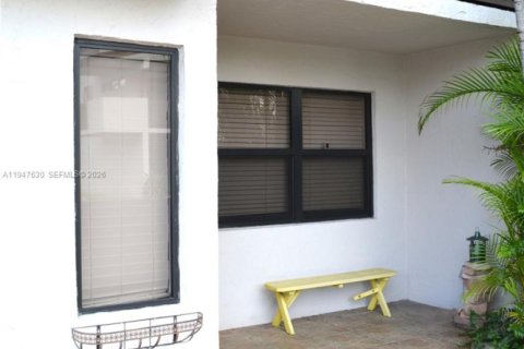 Townhouse in Doral, Florida 2 bedrooms, 129.32 sq.m. № 2003755 - photo 4