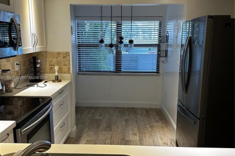 Townhouse in Doral, Florida 2 bedrooms, 129.32 sq.m. № 2003755 - photo 9