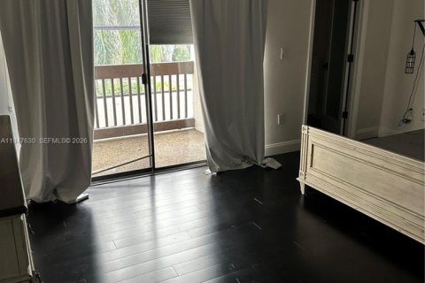 Townhouse in Doral, Florida 2 bedrooms, 129.32 sq.m. № 2003755 - photo 15