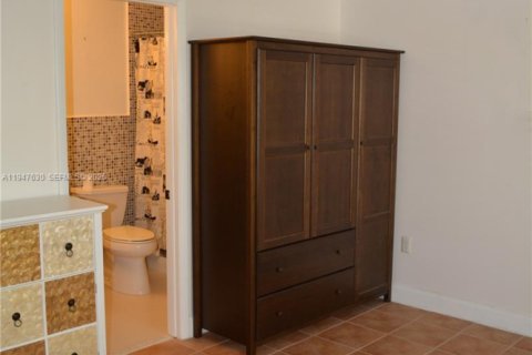 Townhouse in Doral, Florida 2 bedrooms, 129.32 sq.m. № 2003755 - photo 27