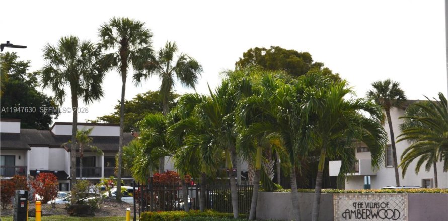 Townhouse in Doral, Florida 2 bedrooms, 129.32 sq.m. № 2003755