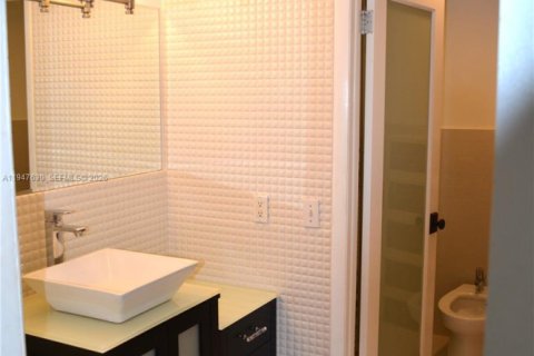 Townhouse in Doral, Florida 2 bedrooms, 129.32 sq.m. № 2003755 - photo 22