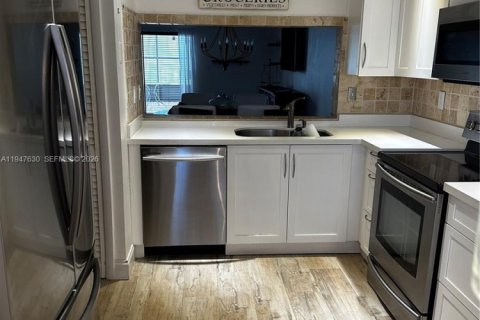 Townhouse in Doral, Florida 2 bedrooms, 129.32 sq.m. № 2003755 - photo 8