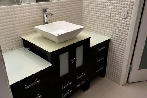 Townhouse in Doral, Florida 2 bedrooms, 129.32 sq.m. № 2003755 - photo 20