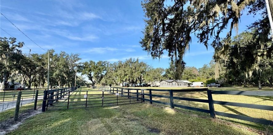 Commercial property in Plant City, Florida 92.53 sq.m. № 2103990