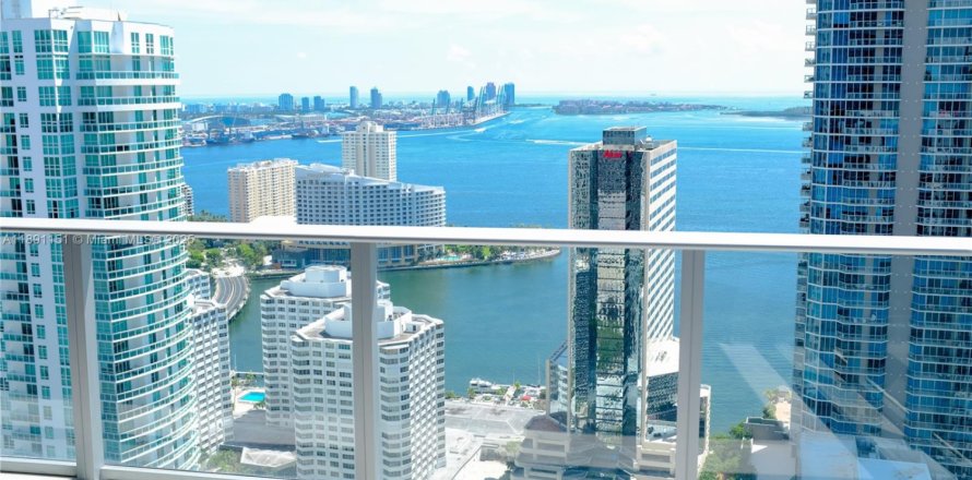 Condo à Miami, Floride, 3 chambres  № 1944812