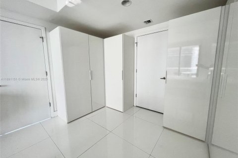 Copropriété à louer à Miami, Floride: 3 chambres, 165.18 m2 № 1944812 - photo 14