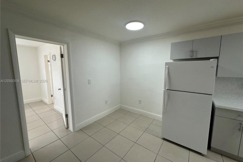 Condo in Miami, Florida, 1 bedroom  № 2264269 - photo 10