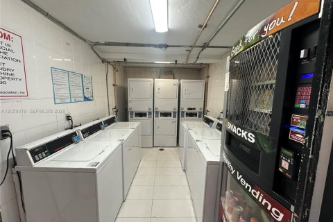 Condo in Miami, Florida, 1 bedroom  № 2264269 - photo 7
