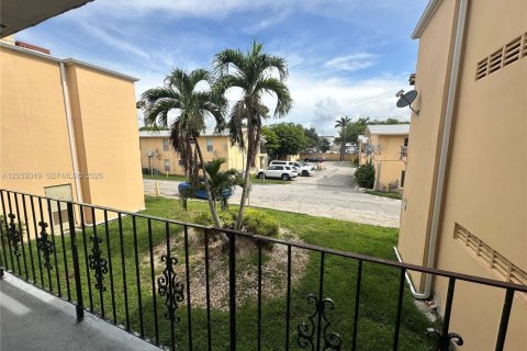 Condo in Miami, Florida, 1 bedroom  № 2264269 - photo 5