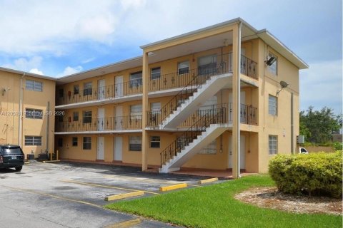 Condo in Miami, Florida, 1 bedroom  № 2264269 - photo 3