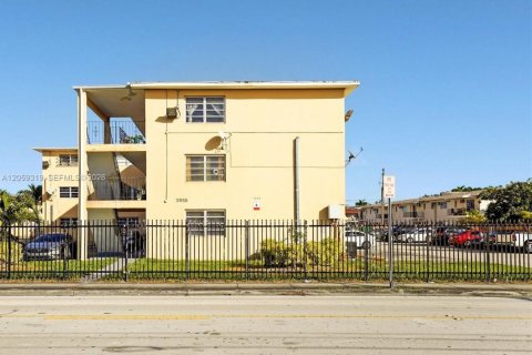 Condo in Miami, Florida, 1 bedroom  № 2264269 - photo 2