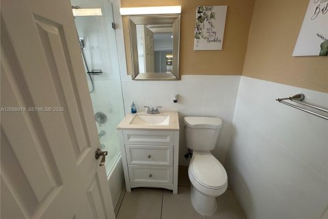 Condo in Miami, Florida, 1 bedroom  № 2264269 - photo 12