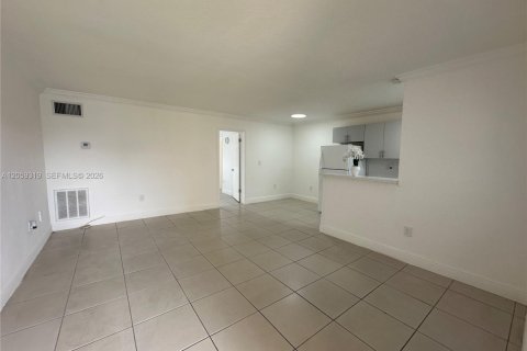 Condo in Miami, Florida, 1 bedroom  № 2264269 - photo 9