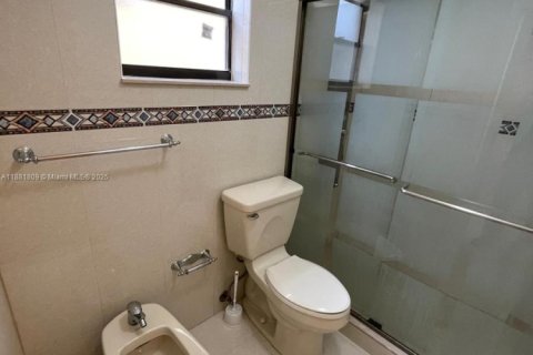 Casa en alquiler en Miami, Florida, 3 dormitorios, 181.16 m2 № 1928502 - foto 11