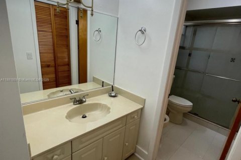 Casa en alquiler en Miami, Florida, 3 dormitorios, 181.16 m2 № 1928502 - foto 10
