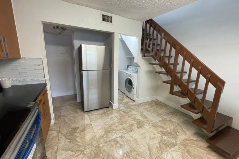Casa en alquiler en Miami, Florida, 3 dormitorios, 181.16 m2 № 1928502 - foto 14