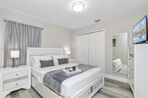 House in Davenport, Florida 4 bedrooms № 2244251 - photo 2
