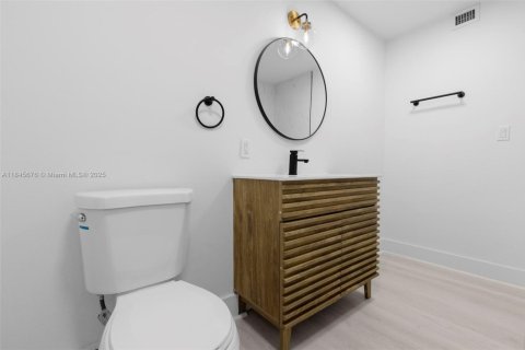 House in North Miami Beach, Florida 3 bedrooms, 126.35 sq.m. № 1842480 - photo 8