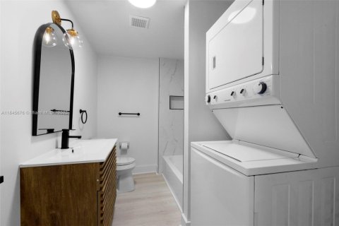 House in North Miami Beach, Florida 3 bedrooms, 126.35 sq.m. № 1842480 - photo 12
