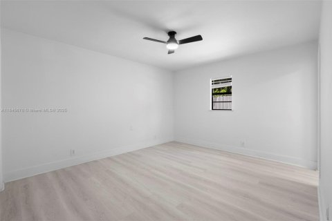 House in North Miami Beach, Florida 3 bedrooms, 126.35 sq.m. № 1842480 - photo 6