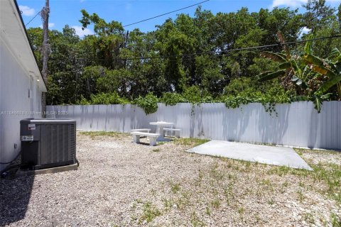 House in North Miami Beach, Florida 3 bedrooms, 126.35 sq.m. № 1842480 - photo 15