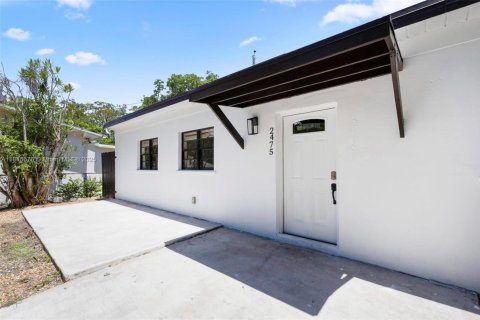 House in North Miami Beach, Florida 3 bedrooms, 126.35 sq.m. № 1842480 - photo 2
