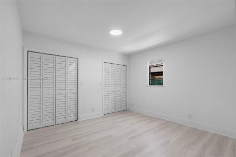 House in North Miami Beach, Florida 3 bedrooms, 126.35 sq.m. № 1842480 - photo 10