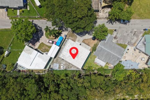 House in North Miami Beach, Florida 3 bedrooms, 126.35 sq.m. № 1842480 - photo 18