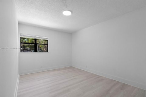 House in North Miami Beach, Florida 3 bedrooms, 126.35 sq.m. № 1842480 - photo 11