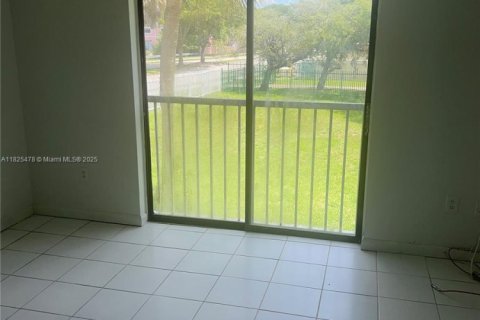 Condo in Miami, Florida, 2 bedrooms  № 1797518 - photo 4