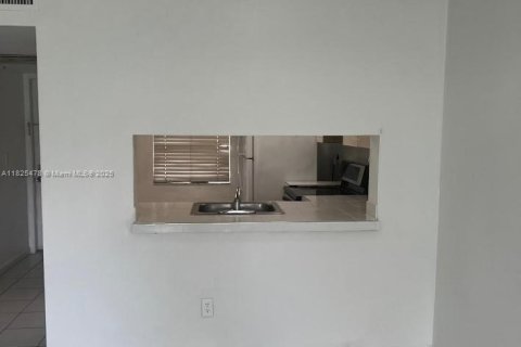Condo in Miami, Florida, 2 bedrooms  № 1797518 - photo 6