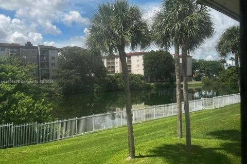 Condo in Miami, Florida, 2 bedrooms  № 1797518 - photo 7