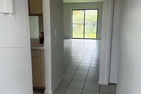 Condo in Miami, Florida, 2 bedrooms  № 1797518 - photo 14