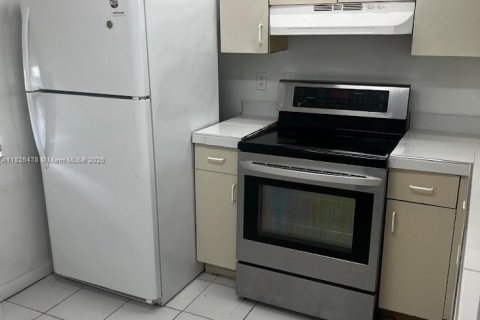Condo in Miami, Florida, 2 bedrooms  № 1797518 - photo 9