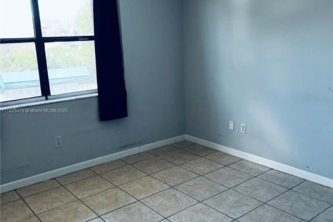 Condo in Miami, Florida, 2 bedrooms  № 1797518 - photo 1