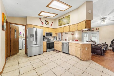 House in Spring Hill, Florida 4 bedrooms, 207.17 sq.m. № 2220761 - photo 9