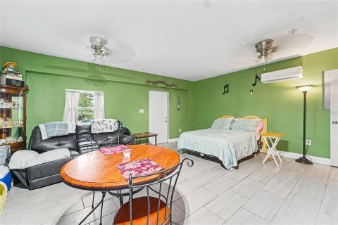 House in Spring Hill, Florida 4 bedrooms, 207.17 sq.m. № 2220761 - photo 15