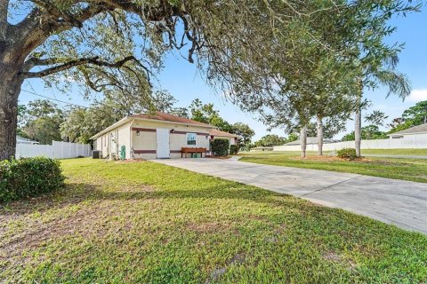 House in Spring Hill, Florida 4 bedrooms, 207.17 sq.m. № 2220761 - photo 3