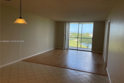 Copropriété à louer à Davie, Floride: 2 chambres, 99.41 m2 № 2084591 - photo 4