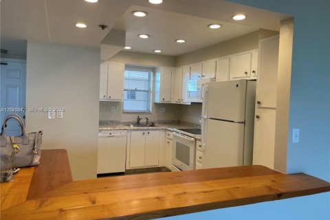 Copropriété à louer à Davie, Floride: 2 chambres, 99.41 m2 № 2084591 - photo 3