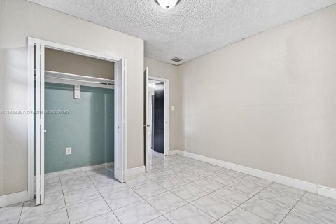 Villa ou maison à louer à Miami, Floride: 2 chambres, 109.16 m2 № 1889840 - photo 21