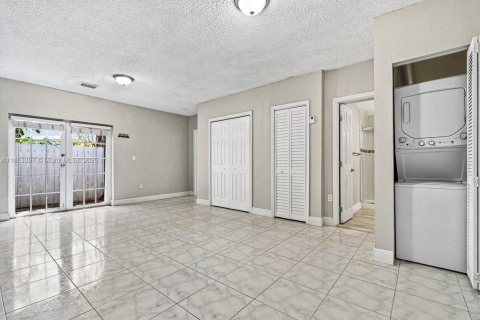 Villa ou maison à louer à Miami, Floride: 2 chambres, 109.16 m2 № 1889840 - photo 7