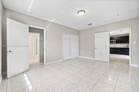 Villa ou maison à louer à Miami, Floride: 2 chambres, 109.16 m2 № 1889840 - photo 19