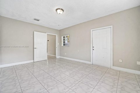 Villa ou maison à louer à Miami, Floride: 2 chambres, 109.16 m2 № 1889840 - photo 20