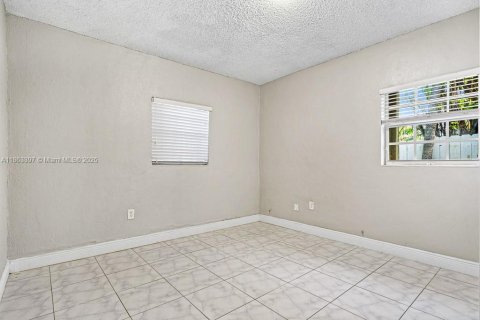 Villa ou maison à louer à Miami, Floride: 2 chambres, 109.16 m2 № 1889840 - photo 27