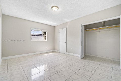 Villa ou maison à louer à Miami, Floride: 2 chambres, 109.16 m2 № 1889840 - photo 18
