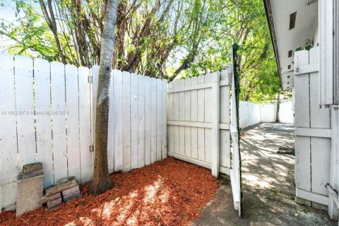 Villa ou maison à louer à Miami, Floride: 2 chambres, 109.16 m2 № 1889840 - photo 6