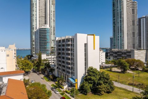 Condo in Miami, Florida, 2 bedrooms  № 1748656 - photo 5